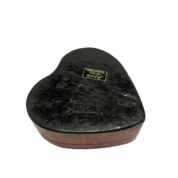 Lacquer Box Heart Shaped Floral Motif w/ 22K Gold Embellishments - Excellent - Picture 3 of 3